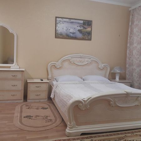 Villa Celebrity Kamianets-Podilskyi Exterior foto